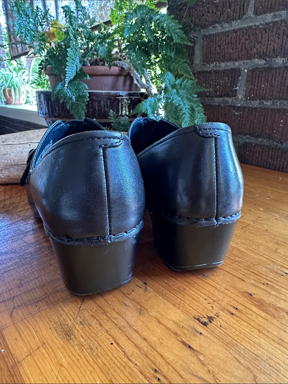 Dansko Tamara black leather side buckle slip
on clog. Size Euro 40/USA 10 - Picture 7 of 12
